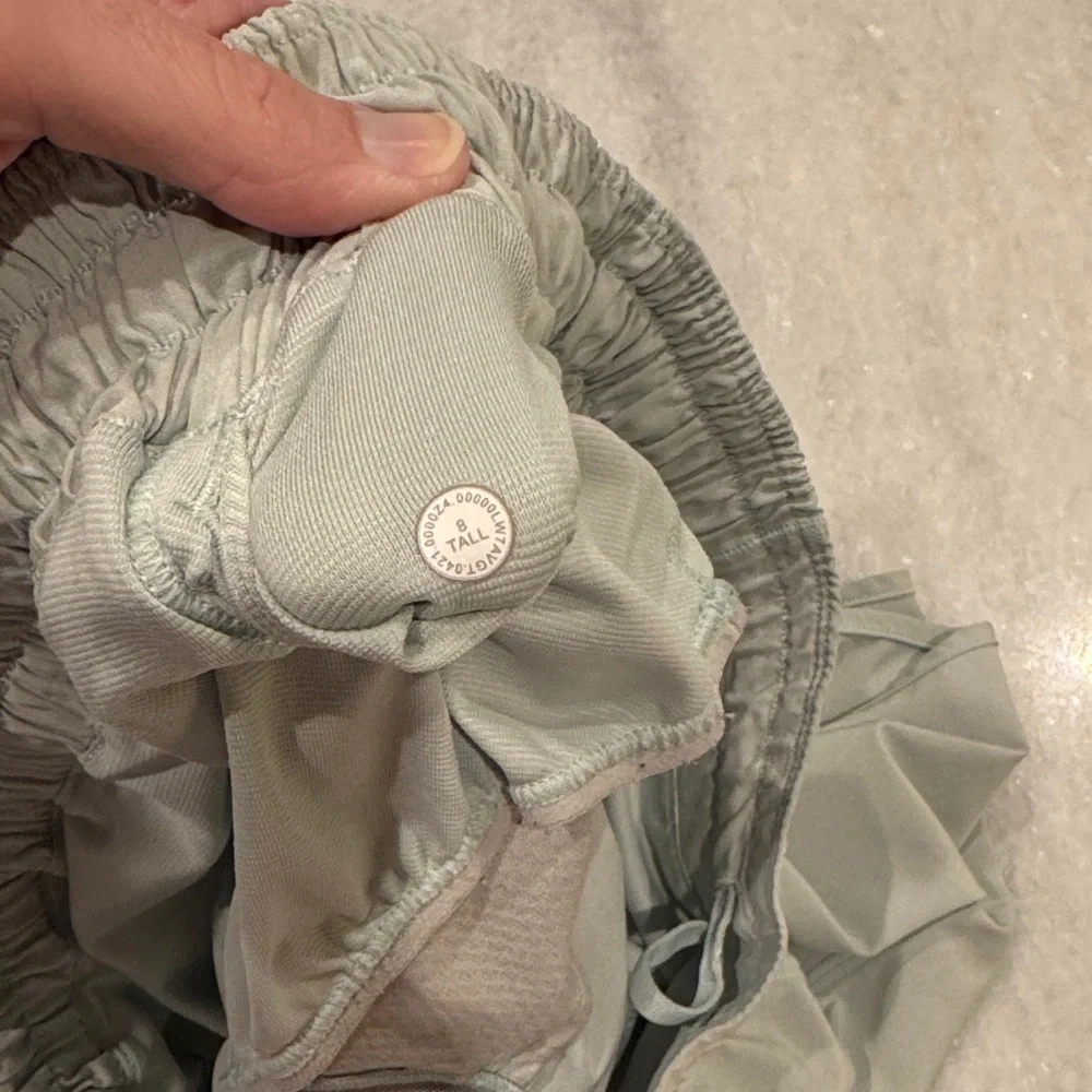 lululemon athletica Women's hotty hot mint green running Athletic Shorts tall - Picture 5 of 15